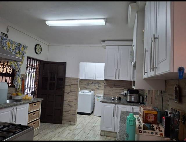 3 BEDROOM HOUSE FOR SALE IN BRACKENHAM